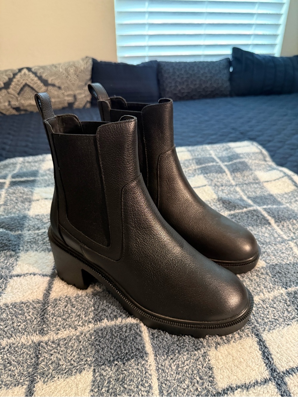 Lisa Vicky Black Chelsea Platform Ankle Boots - Women